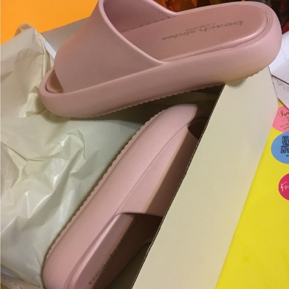Beach slides by J/slides NWB size 7 and 8